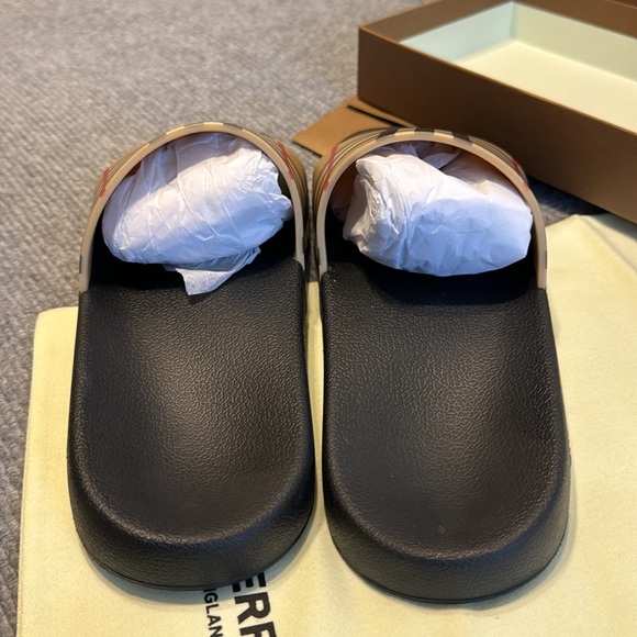 Burberry slides - Picture 4 of 8